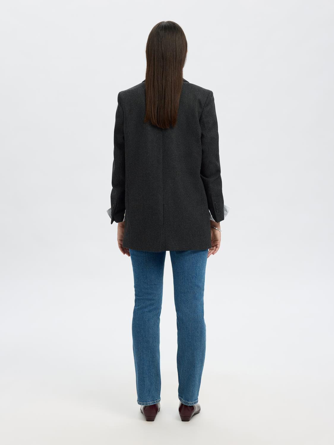 model_shot-back